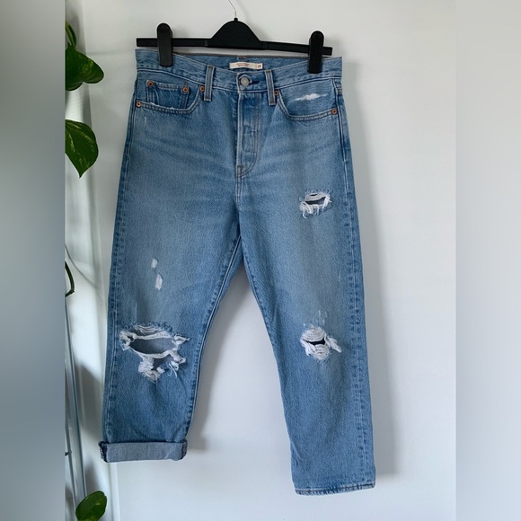 Levi’s Distressed Wedgie Straight Button Fly SZ:US 28 - Picture 1 of 2